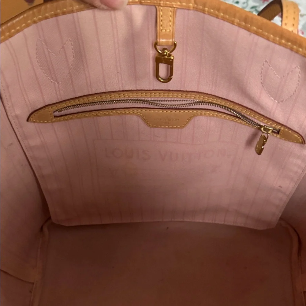 Louis Vuitton Damier Azur Tote - Cream and Tan - Picture 7 of 10